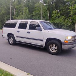 2003 Chevy  suburban  LS  $1650
 
