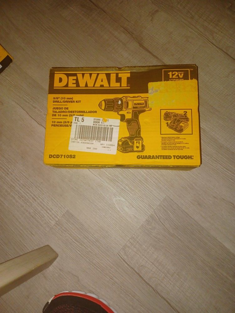 DeWalt 3/8 In Drill Driver Kit