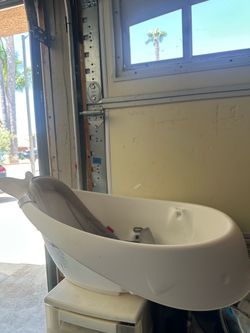 Skip hop baby bath