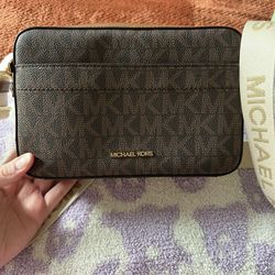 Micheal Kors Crossbody 