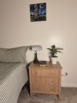 Brand New Fluted Nightstand – Modern 3-Drawer Bedside Table (Natural Oak)