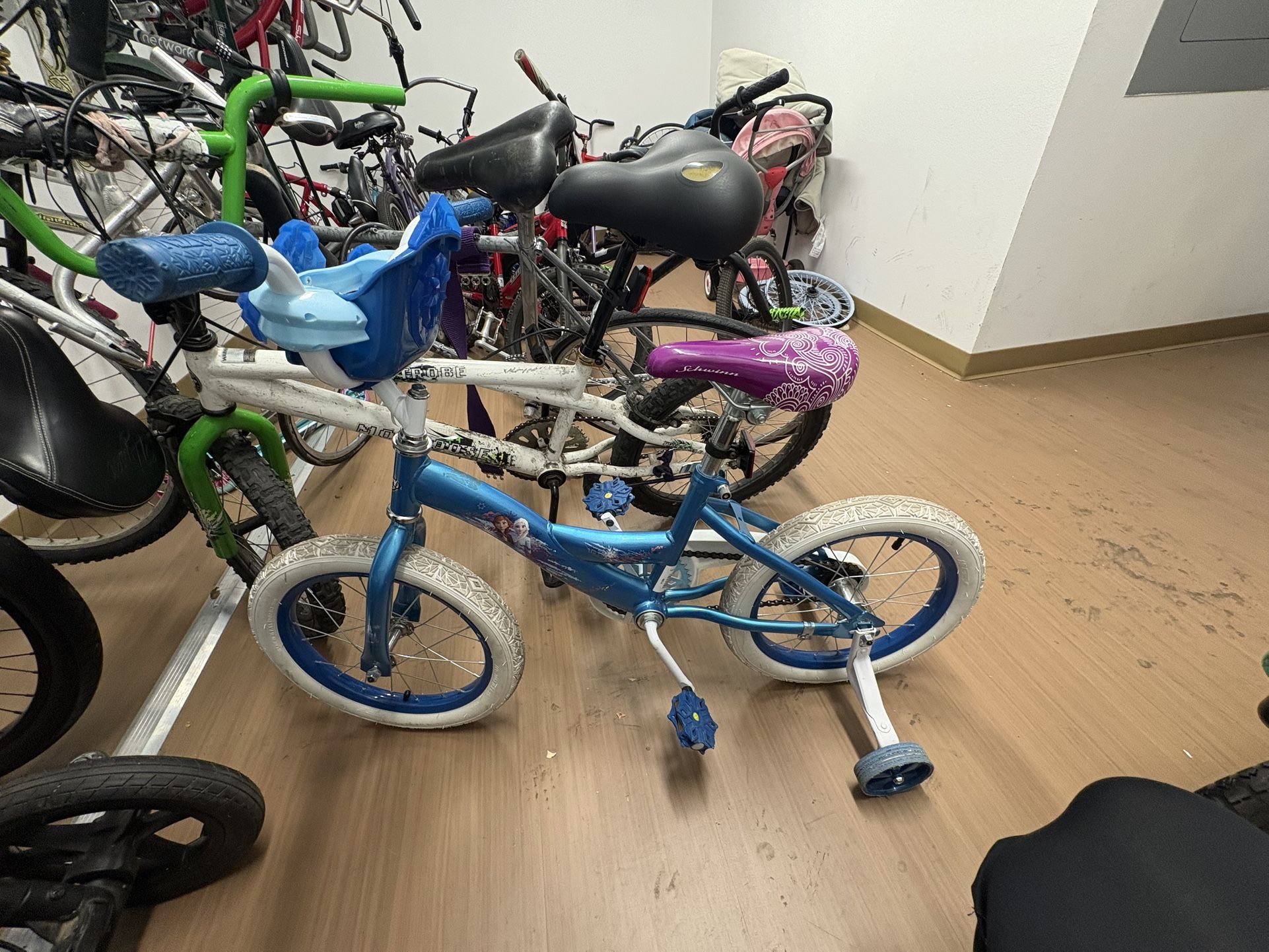 Frozen bike 16inch Training Wheels Excellent Condition