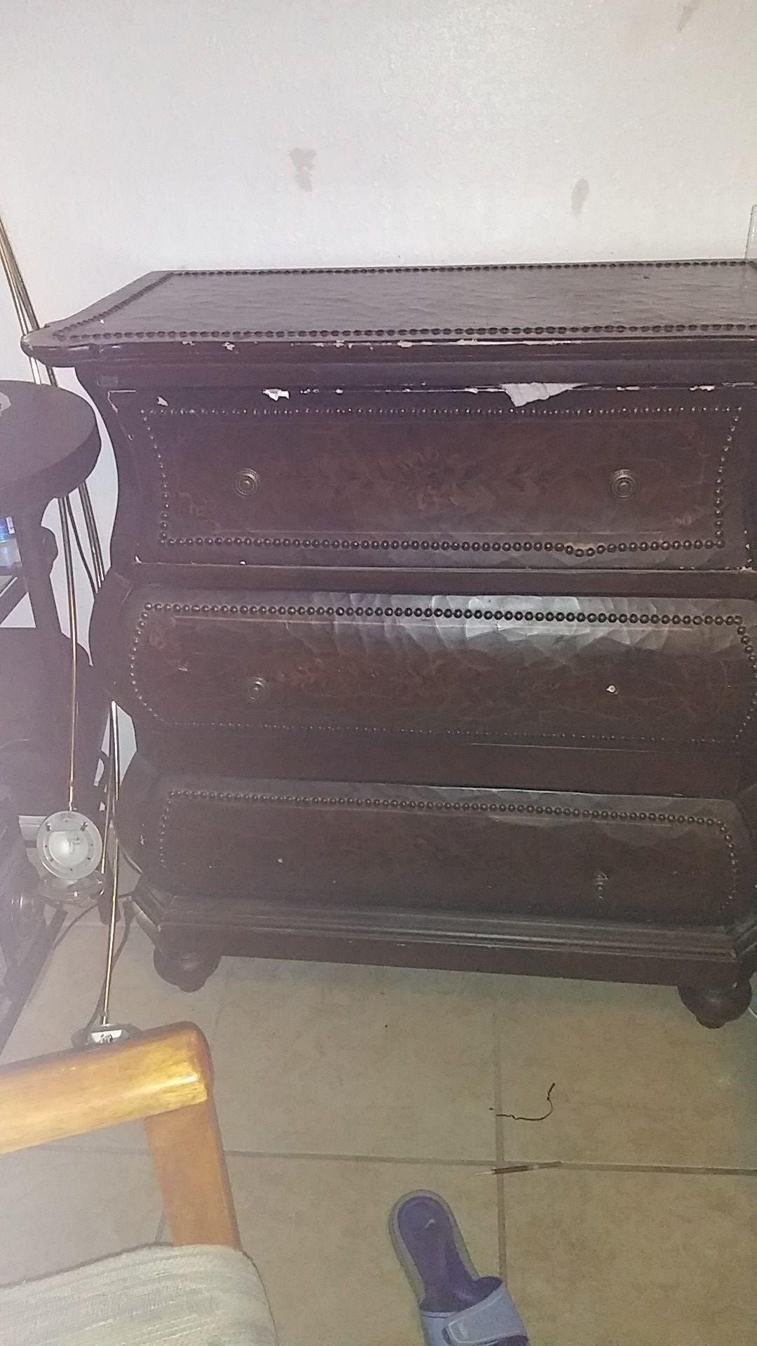 Antique 4 door dresser? Needs paint