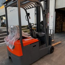 Brand New 3 Wheels Electric Forklift 3300 Lbs Cap. 197" Lifting