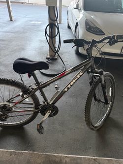 Trek 820 bike
