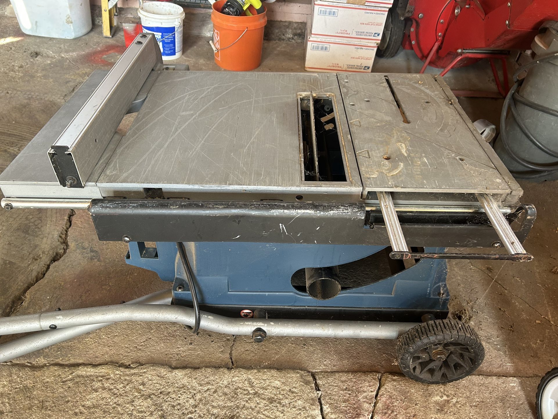 Portable Table Saw On Wheels 