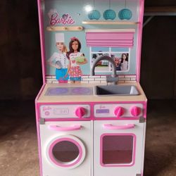 2 IN 1 BARBIE KITCHEN + DOLLHOUSE