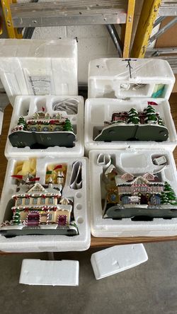 Hawthorn Town Village Christmas Collection