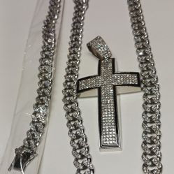 New 30 Inch Chain W/8 Inch Bracelet  & Pendant 