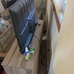 Toshiba Flat Screen TV & Modern Sliding-Door Console