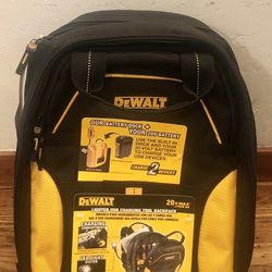 DeWalt DGCL33: 33-Pocket USB Charging Tool Backpack
