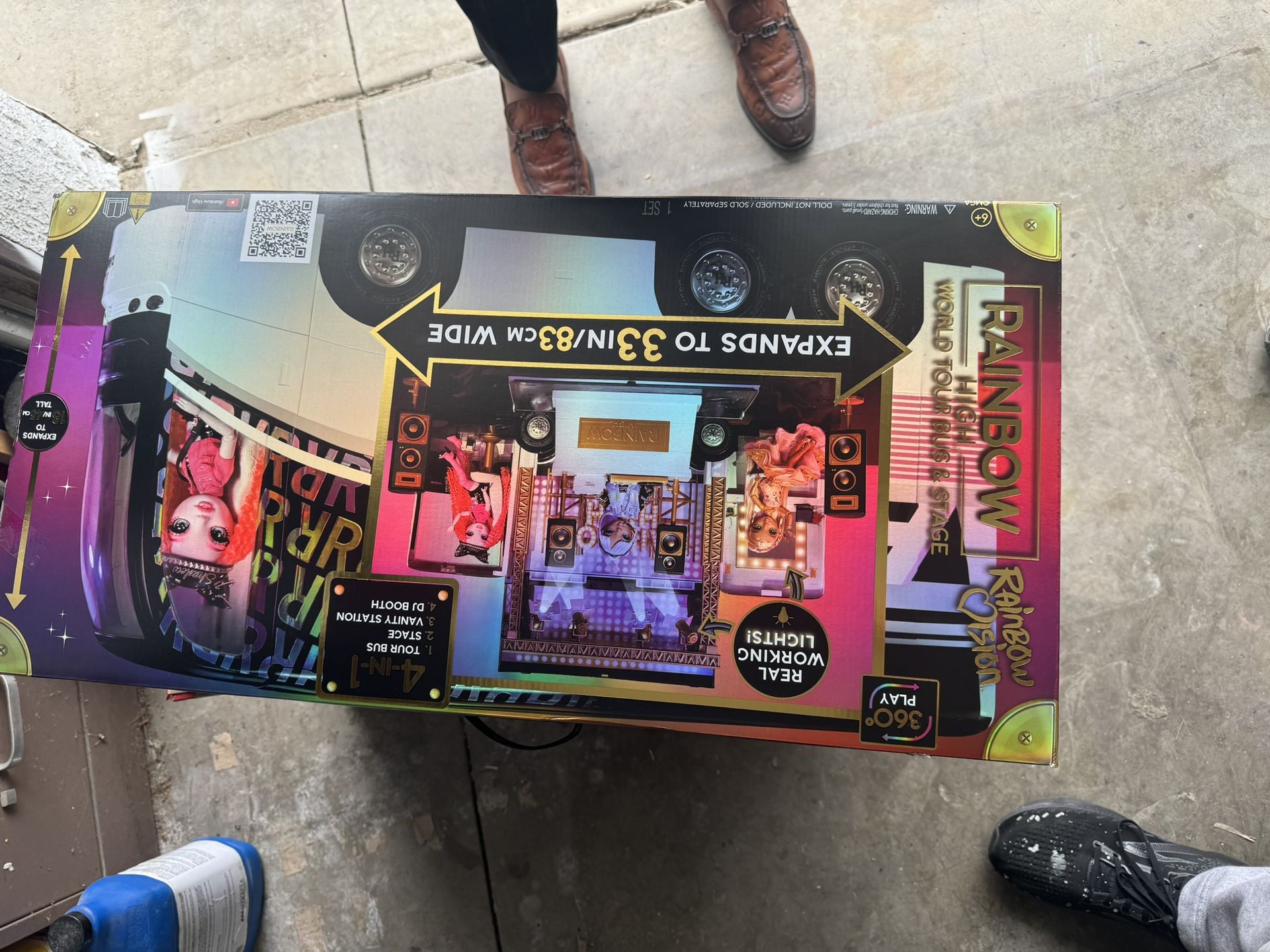 Rainbow High Rainbow Vision World Tour Bus & Stage 4-in-1 Deluxe Playset