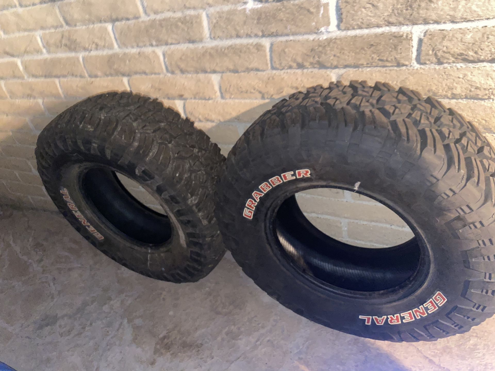 General grabber tires (2) almost new 35 12.5 17