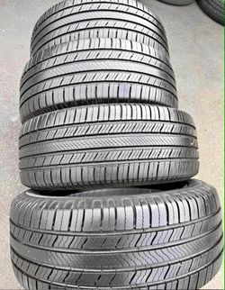 255/65/18 Michelin 📍📍 Vendo un set de llantas con 80% de vida las 4 📍🌟