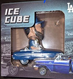 Ice cube boblehead