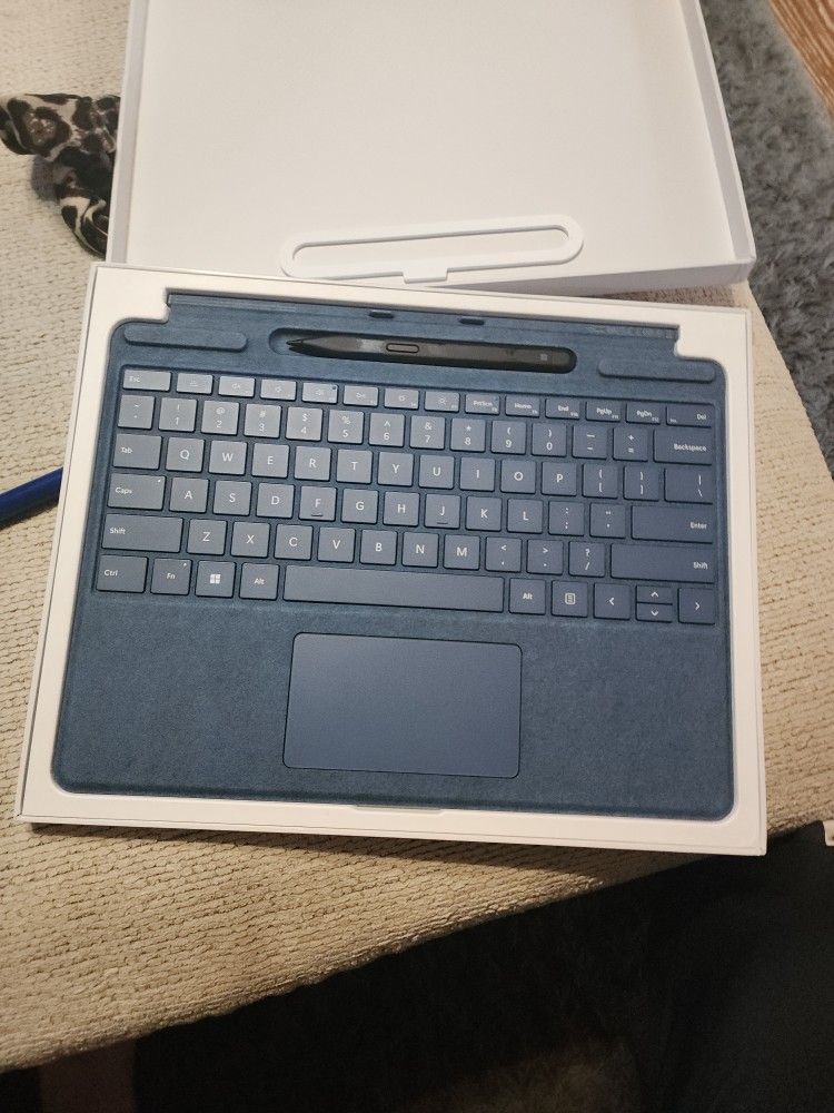 Surface Pro Signature Keyboard With Pen