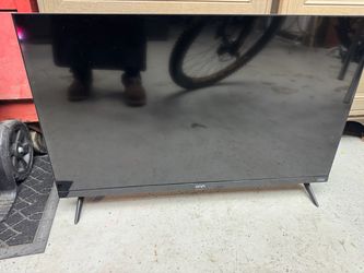 ONN Flat Screen TV with Stand 32in
