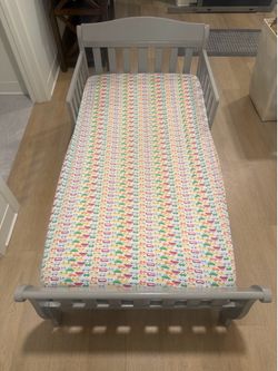 Toddler bed