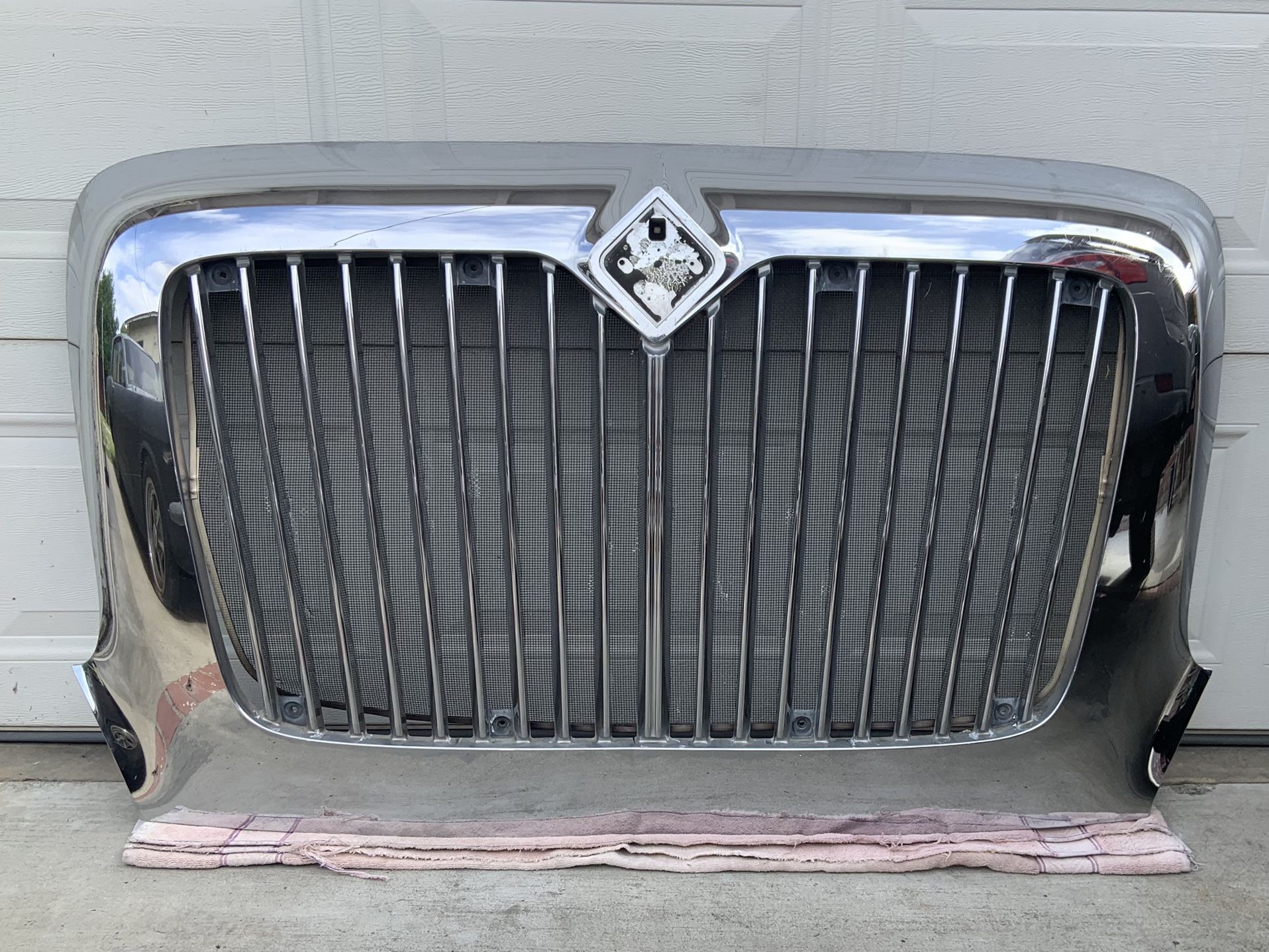 International 8600 Grill