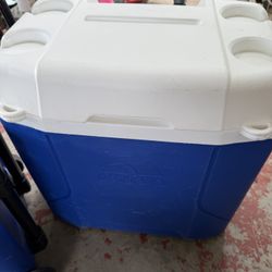 Igloo Cooler With Wheels