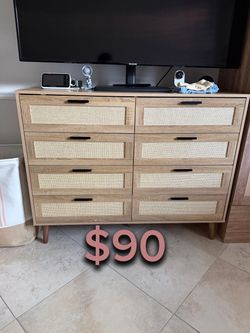 chest of drawers