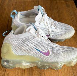 Nike Air VaporMax 2021 Flyknit sneakers in a "Clear Aura" colorway size 7w