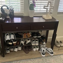 FREE: Classic Entryway Table (Great for DIY or Decor)