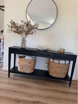 Entry way table
