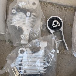 Jeep cherokee / chrysler 200 Motor mounts