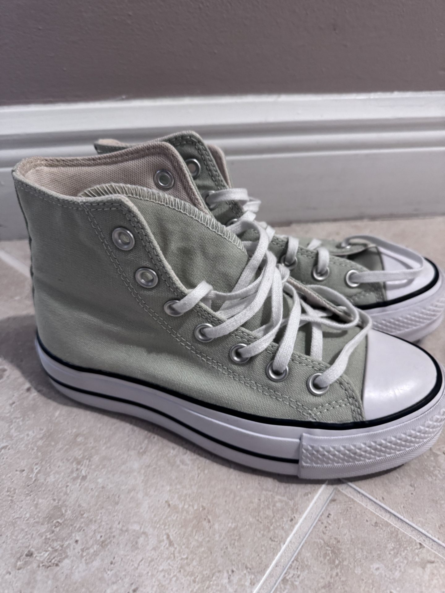GIRLS CONVERSE SIZE 5