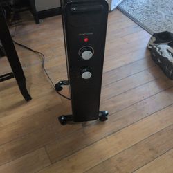 Mainstays WSH07O2ABB 1500W Oil Filled Electric Radiator - Black