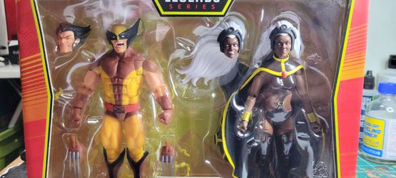 Marvel legends  wolverine and storm 2pack