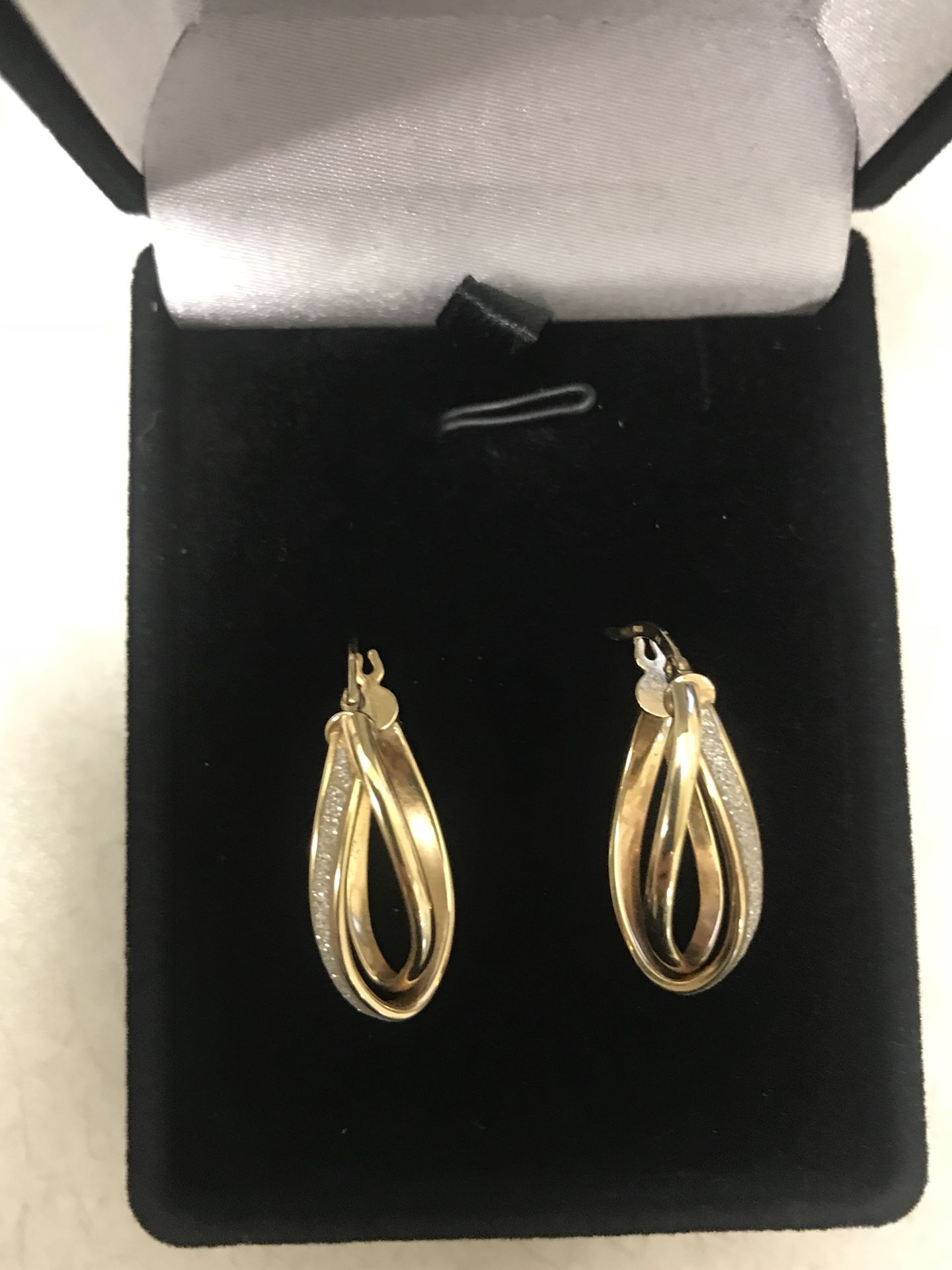 14K Yellow Gold Italian Oval Crossover Earrings