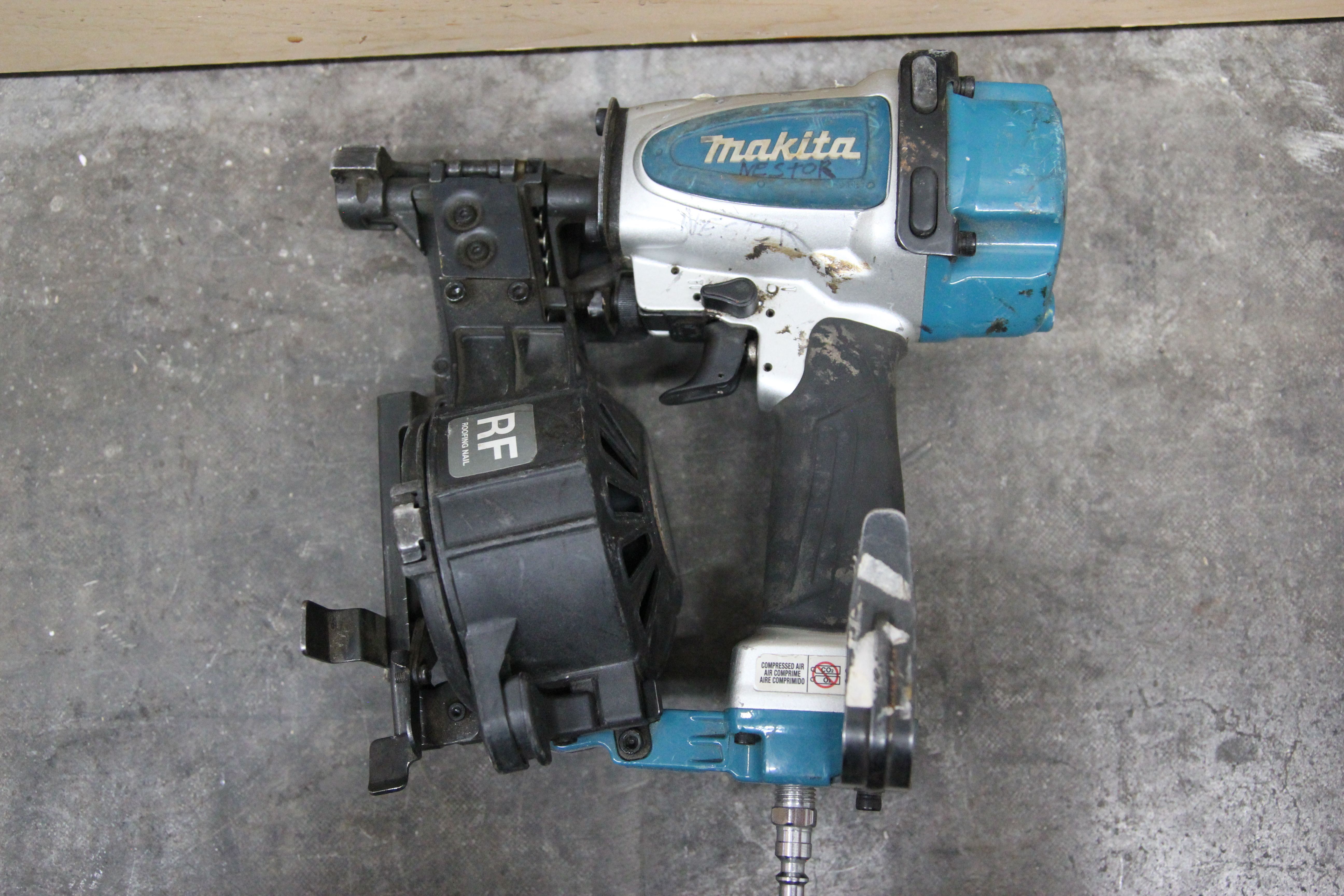 Makita AN454 Roofing Nail Gun