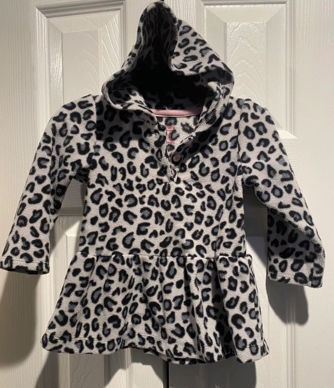 18m Black and white leopard hooded fleece sweatshirt with ruffle bottom 3 buttons at neckline