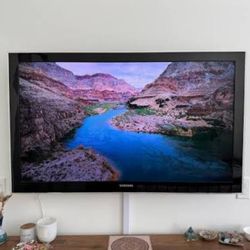 Nice Samsung TV 46inch