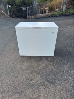 Freezer Large household deep chest hard to find size