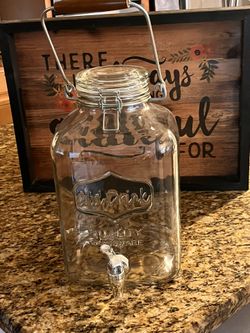 2 Gallon Drink Dispenser