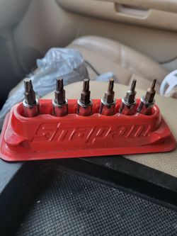 SNAP ON 106TTX SIX PIECE 1/4 DRIVE TORX BIT SOCKET SET WITH MAGNETIC HOLDER
Pick