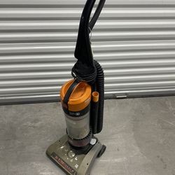 Upright Vacuum 