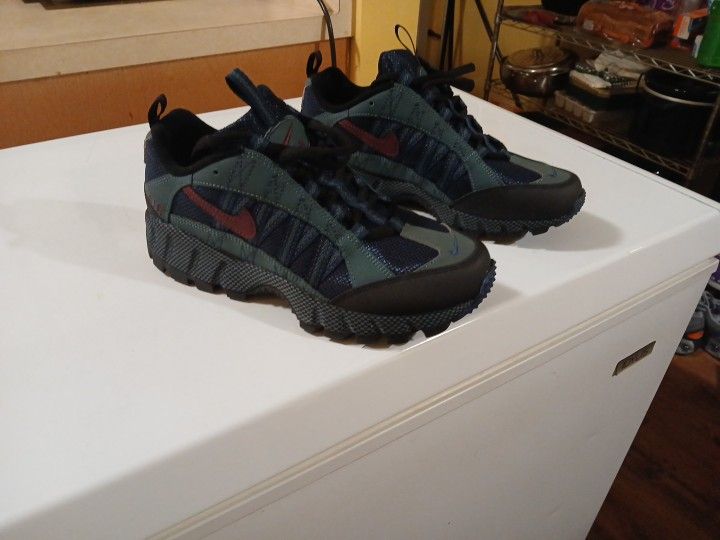 Men's Nike Air Humara QS Sliver Black Brand New Size 7
