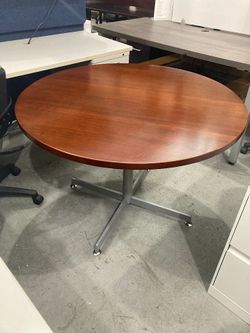 42" Round Meeting Table with Metal X-Base – From $150 📦 Florida