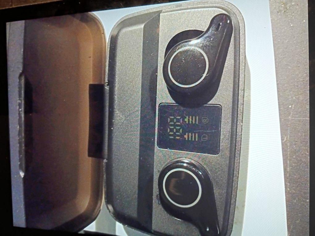 TWS TRUE WIRELESS STEREO EARPHONES