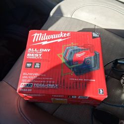 Milwaukee twelve green laser cross line and plumb points