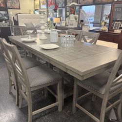 7 Pc Dining Set With 2 Drop Down Leafs On Both Sides 