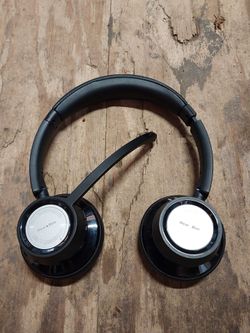 Bluetooth headphones usb-c charging with cable