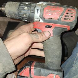 Milwaukee m18 hammer drill with XC5.0 battery