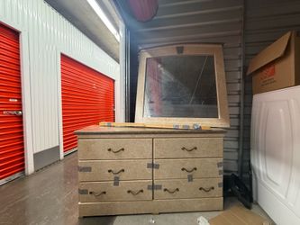 Dresser w/ mirror