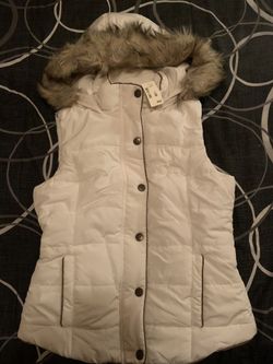 >Medium Women’s Vest> NEW