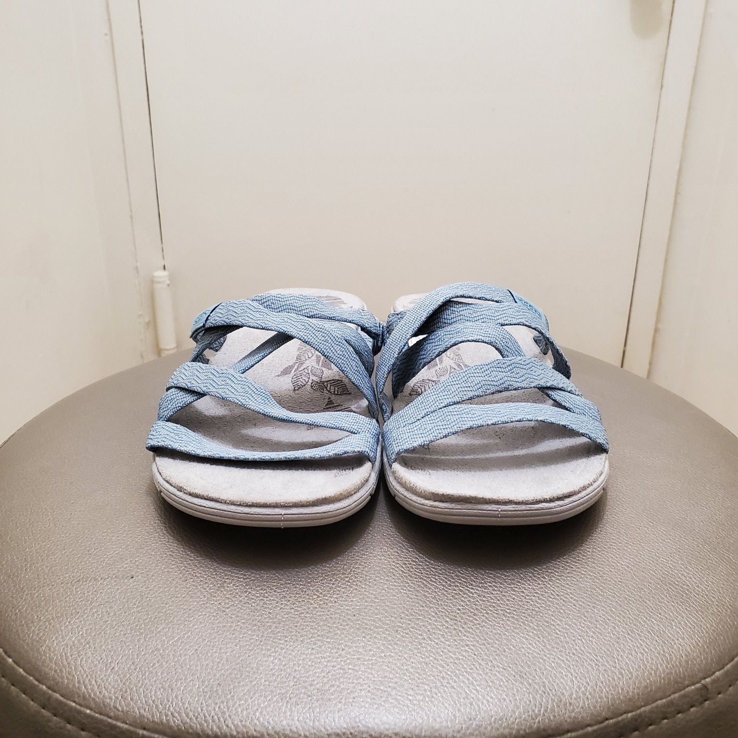 NWOB womens KEEN sandals size 7